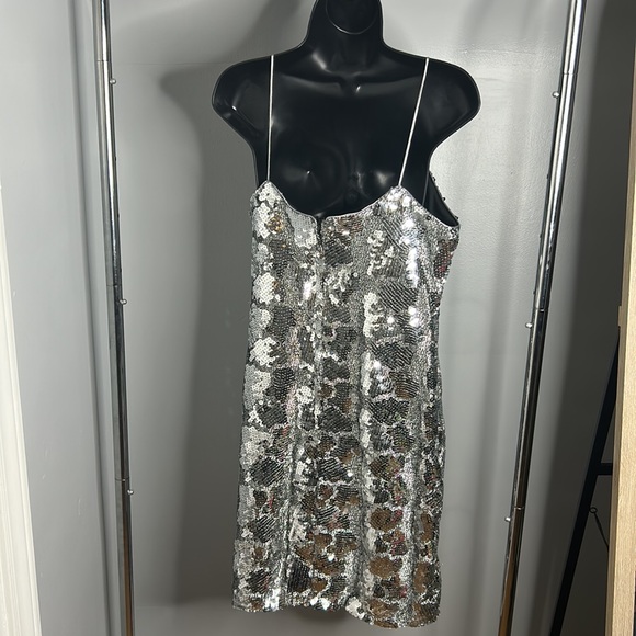Dave & Johnny Silver Sequin Embossed Spaghetti Strap Minidress - Picture 5 of 5